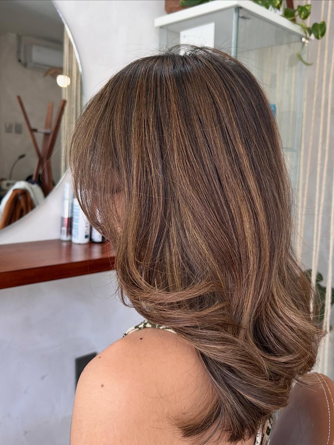 Manicure y pedicure profesional con tratamiento completo